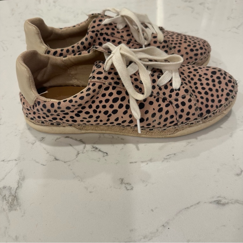 UNIVERSAL THREAD leopard print fashion sneakers. Cute and comfortable!
